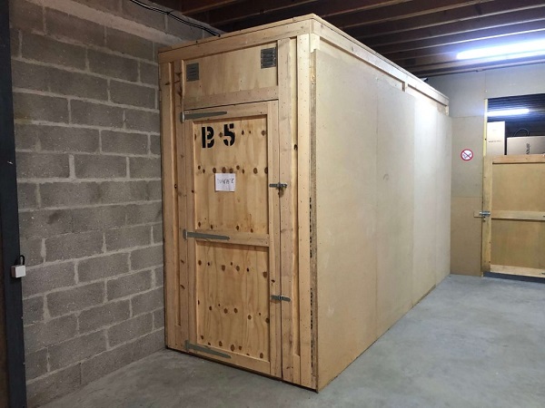 Box portant le chiffre B5 compose de bois résistant